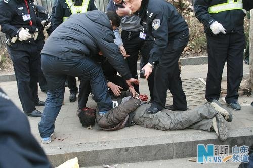 ɽ��̩��ǹ���񾯰���һ��������ѳְ