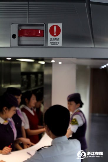 ������������ʦ���г����������������ѹ��