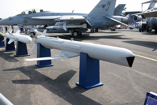 �й�չ��CM802AKG������������ ���Ƶ�Ѩ����