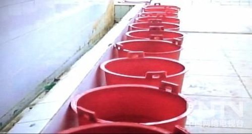 ѧУ�����ռ���ͯ��Һ����ҽҩ��˾��ҩ(ͼ)