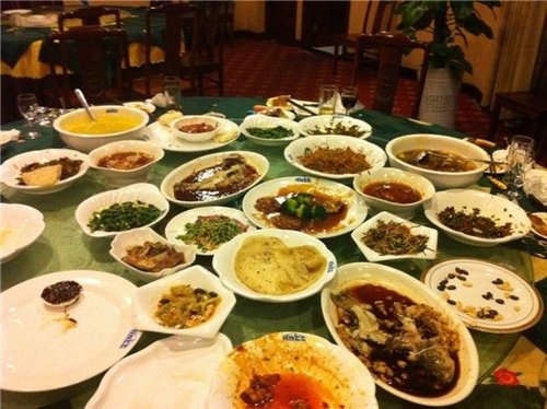 ��������һ�Ƶ��ڣ�ĳ��λ�ٰ��������������һ��ʣ�ˡ� 